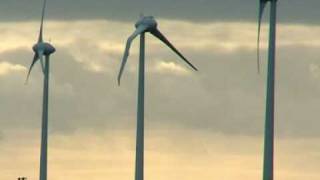 Join ITN on Facebook at http://www.facebook.com/itn A UFO is believ...