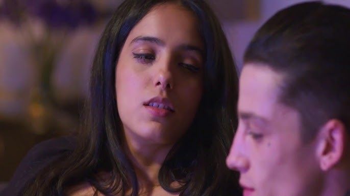 Олар жетілген ресейлік әйелді анальдік секске азғырды.