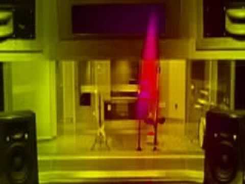 Tonton Logan Lynn & Boy In Static: "Alone Together (Boy In Static Remix)" (2011) di YouTube