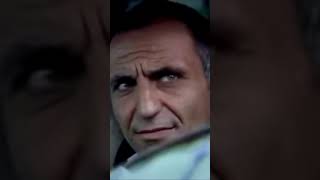 Memati Çocuklara Bahşiş Veriyor