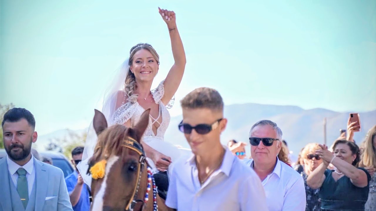 Με Άλογο έφτασε η Νύφη στην εκκλησία !!! Βαγγέλης και Κωνσταντίνα...
