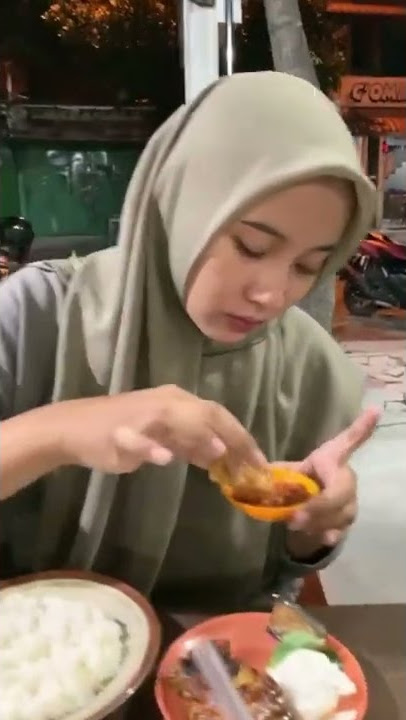 story halu lagi makan bareng pacar