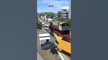 Kereta Api Panjang Hampir Tabrak Truck Di Palang Pintu Kereta #keretaapi #train #railway #kai