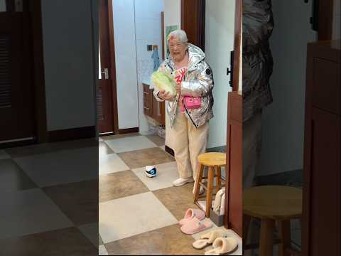 “Grandma Thought It Was a Robot… But Her Son~mini wood toy-woodworking art skill/wood hand #shorts thumbnail