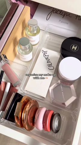 organize my makeup vanity with me 🫶🏽 #organization #makeuporganization #organizewithme