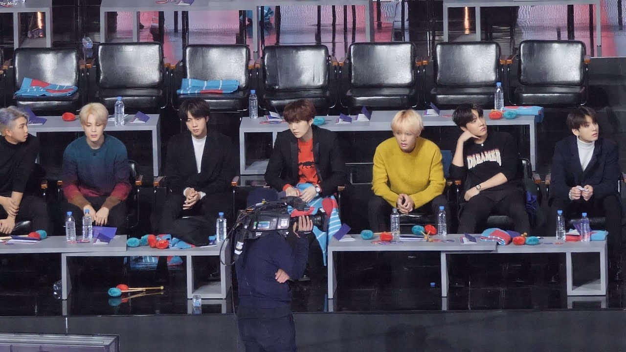 190106 방탄소년단 (BTS) - 샤이니 민호,태민 종현본상수상, 추모 영상 보는 [4K] 직캠 Fancam  by Mera
