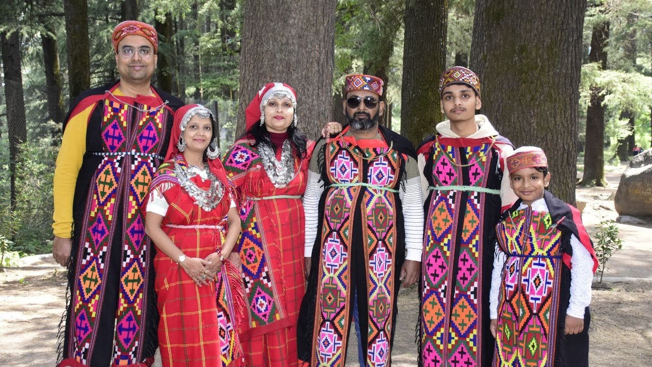 Manali Rabit Dressed Like a Local 👒 in Manali’s Van Vihar🌲Rabbit Ke Saath Masti🐇 ...