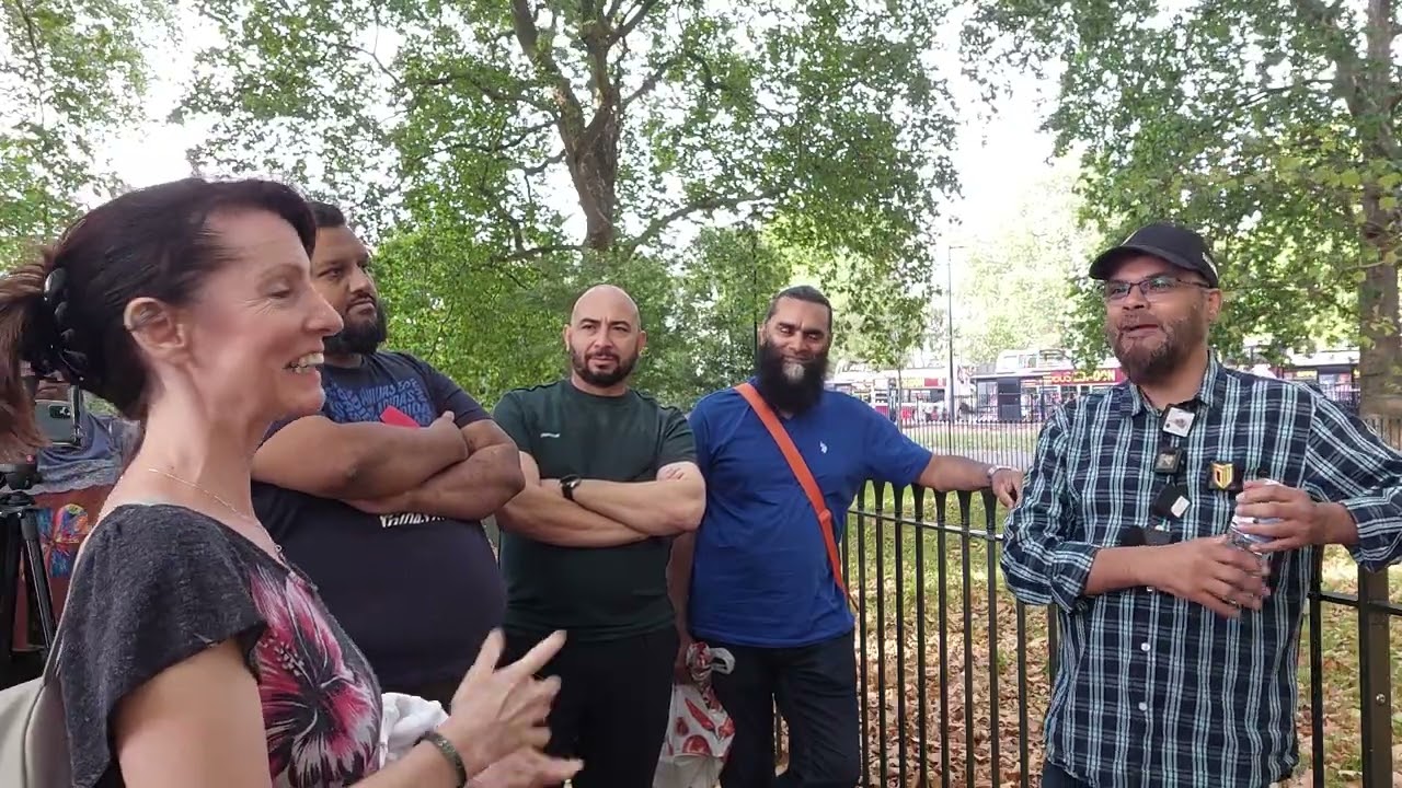 English Couple Inspired By Islam! Hashim and Couple Speakers Corner