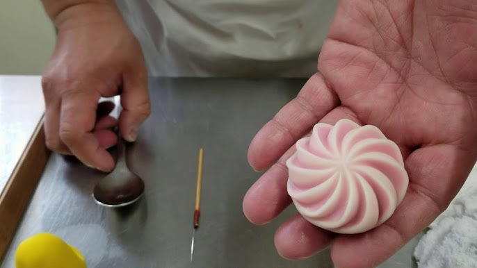 和菓子職人 上生菓子 はさみ菊 ピンク 練り切り Japanese Sweets Wagashi 上生菓子の作り方 和菓子作り Youtube 和菓子職人 上生菓子 はさみ菊 ピンク 練り切り Japanese Sweets Wagashi 上生菓子の作り方 和菓子作り Youtube