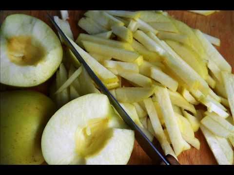 как приготовить быстрый легкий и вкусный салат из яблок и колбаски как приготовить быстрый легкий и вкусный салат из яблок и колбаски