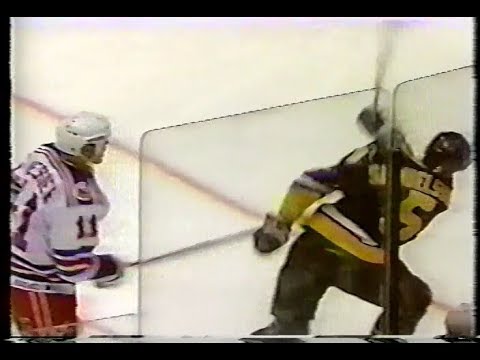 Video: Mark Messier Neto vrijednost: Wiki, oženjen, obitelj, vjenčanje, plaća, braća i sestre