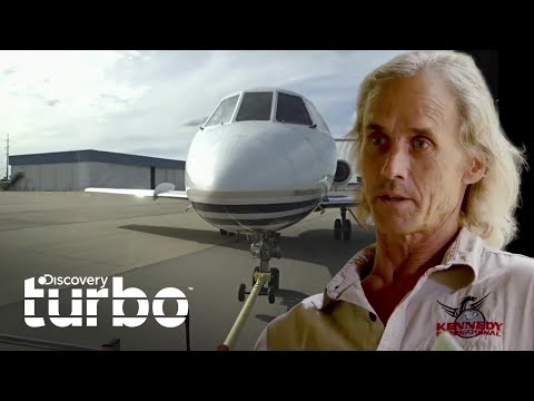 Video: Lo que este piloto de avión está haciendo en esta foto te dejará sin aliento