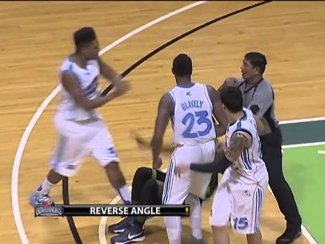 San Mig Coffee's Marc Pingris, GlobalPort's Kelly Nabong fight