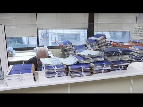 اليونان تسهيلات للمتأخرين عن تسديد ديونهم للدولة أثينا تسعى لملء الخزينة العمومية 