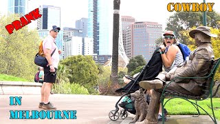 #Cowboy_prank in Melbourne city . lelucon statue prank. luco patung