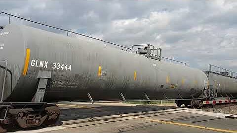 BNSF ES44DC #7353 & NS AC44C6M #4015 & BNSF SD40-2 #1660 lead the southbound H-LAUDEN.