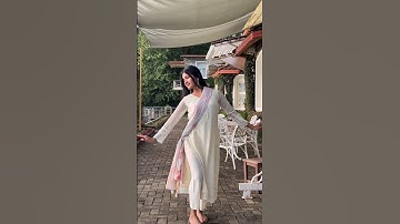 Unakkul naane | Abhirami #abhirami #revu #unakkulnaane #dance #whitekurti