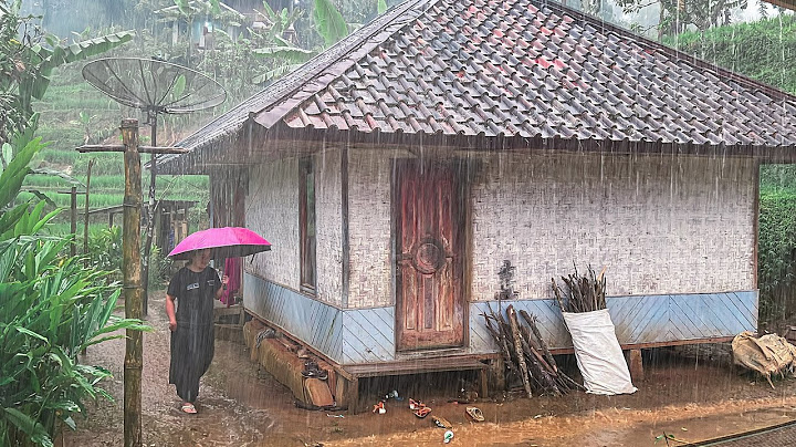Hujan Deras Mengguyur Kampung Waas Di Pagi Hari, Ngadaweung Di Hawu. Suasana Syahdu Pedesaan Garut