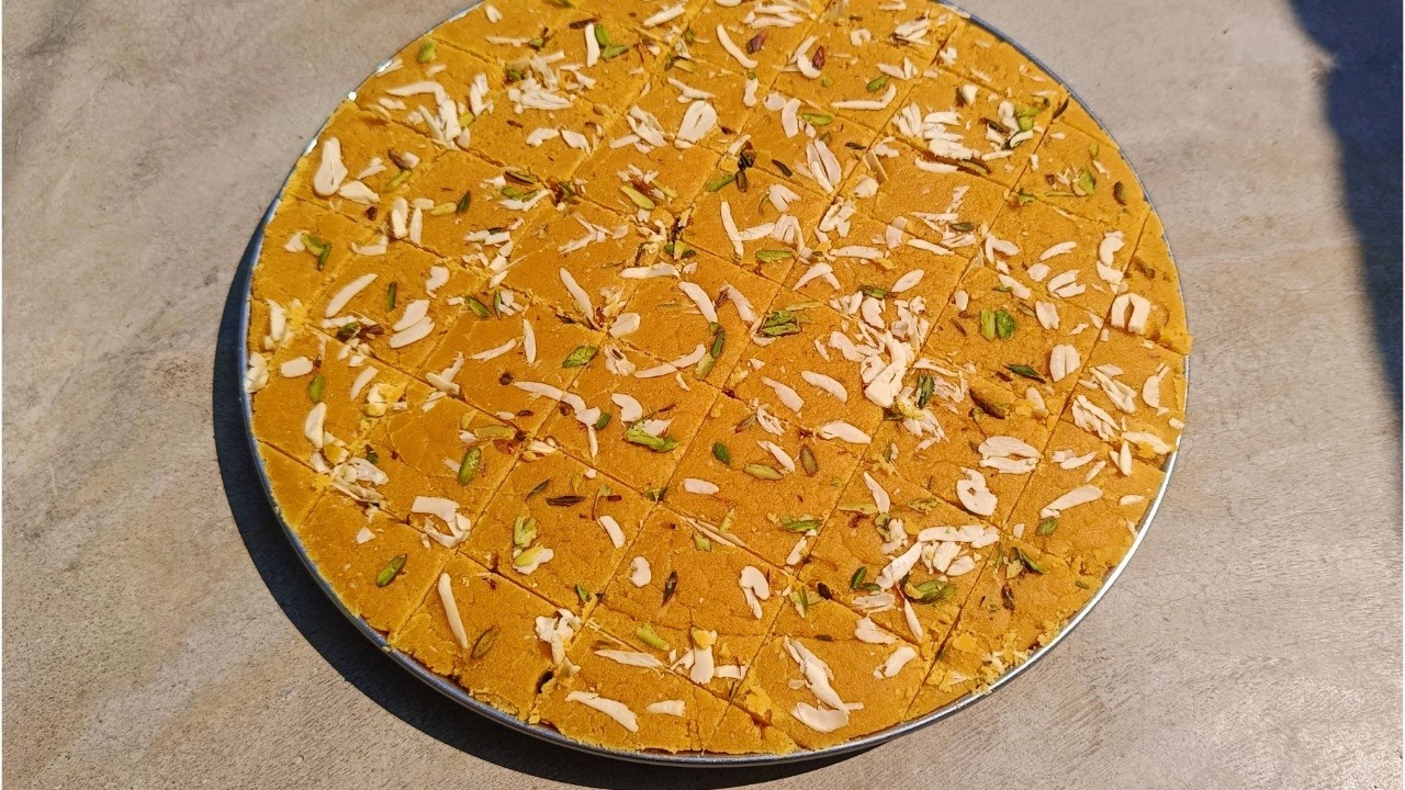 हलवाई से सीखें बेसन बर्फी बनाने का आसान तरीका महंगी बर्फी सस्ते में | Halwai Styles Besan Barfi