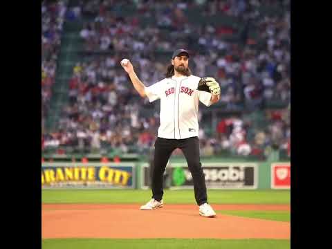 Noah Kahan threw out the first pitch for the Red Sox 👏 But he BOUNCED IT 😬 (via @MLB/X) #shorts