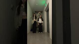 Off-screen abstract moments of the two female leads.两位女主的抽象视频来了！