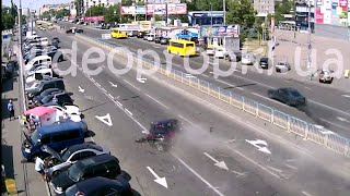 ДТП в Киеве: гонщик на Peugeot 308 устроил шоу ДТП в Киеве: гонщик на Peugeot 308 устроил шоу