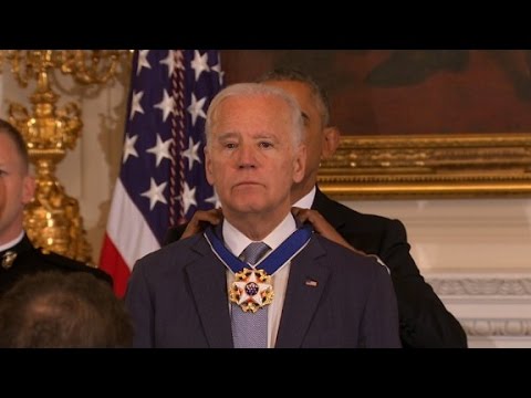 Obama awards Biden Presidential Medal of Freedom