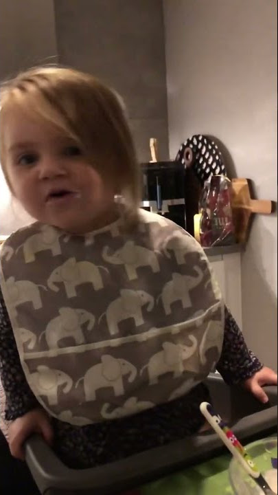 Min lillasyster sjunger Talking to the mon