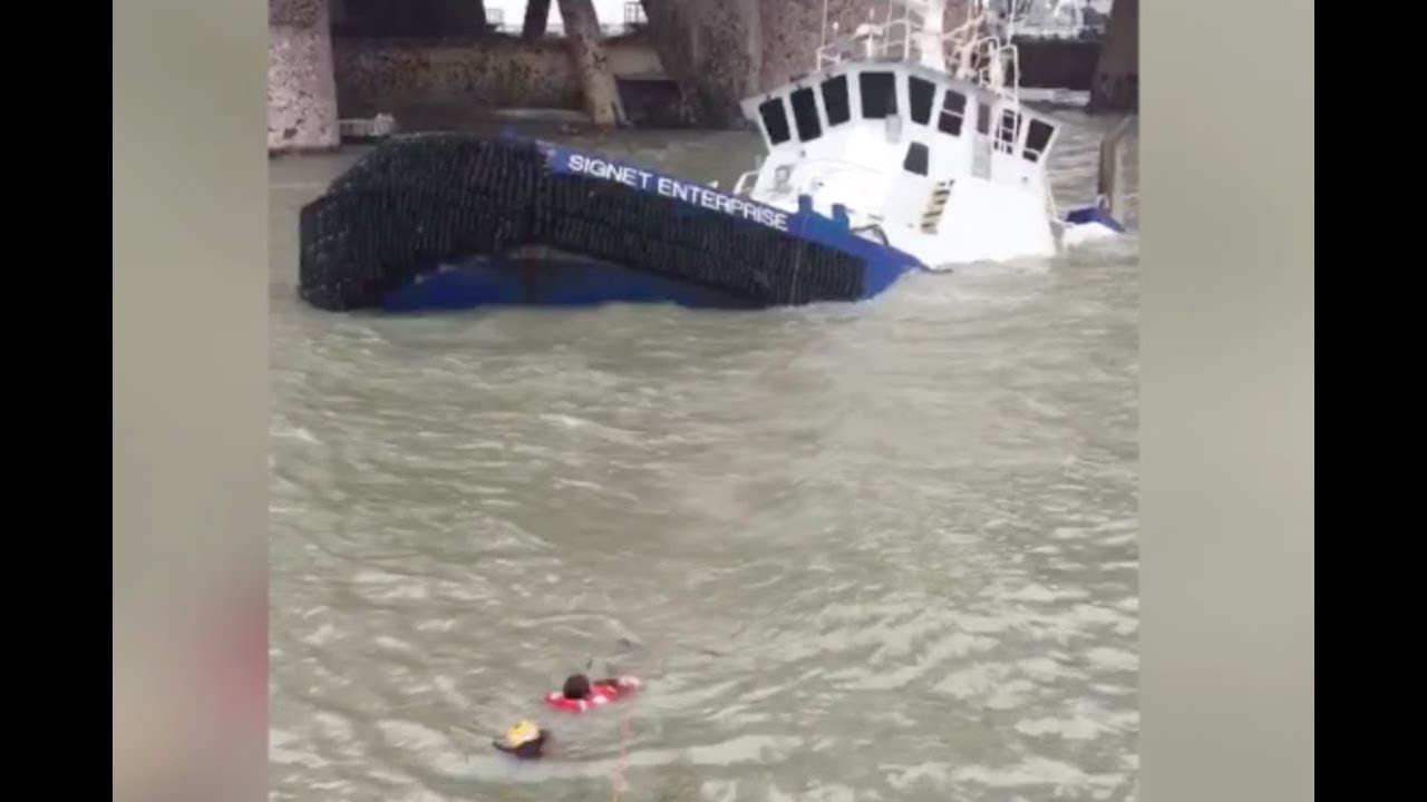 Coast Guard Rescues Boaters From Hurricane Harvey - YouTube
