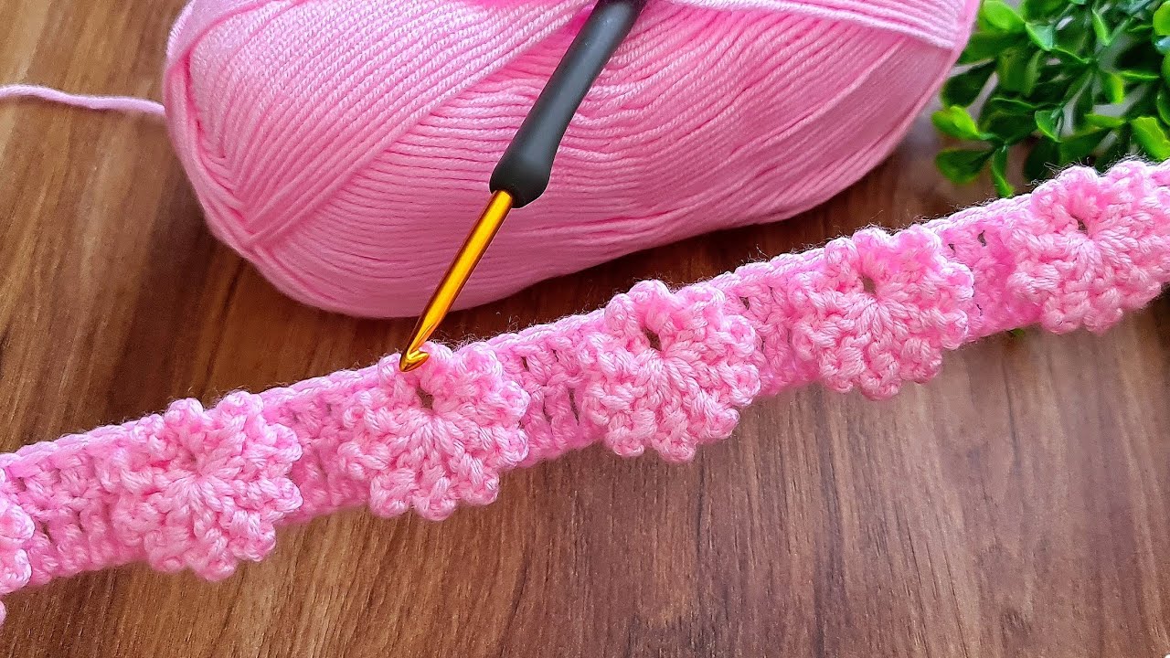 Ух ты, какая простая и милая схема вязания крючком жилета для детского одеяла.