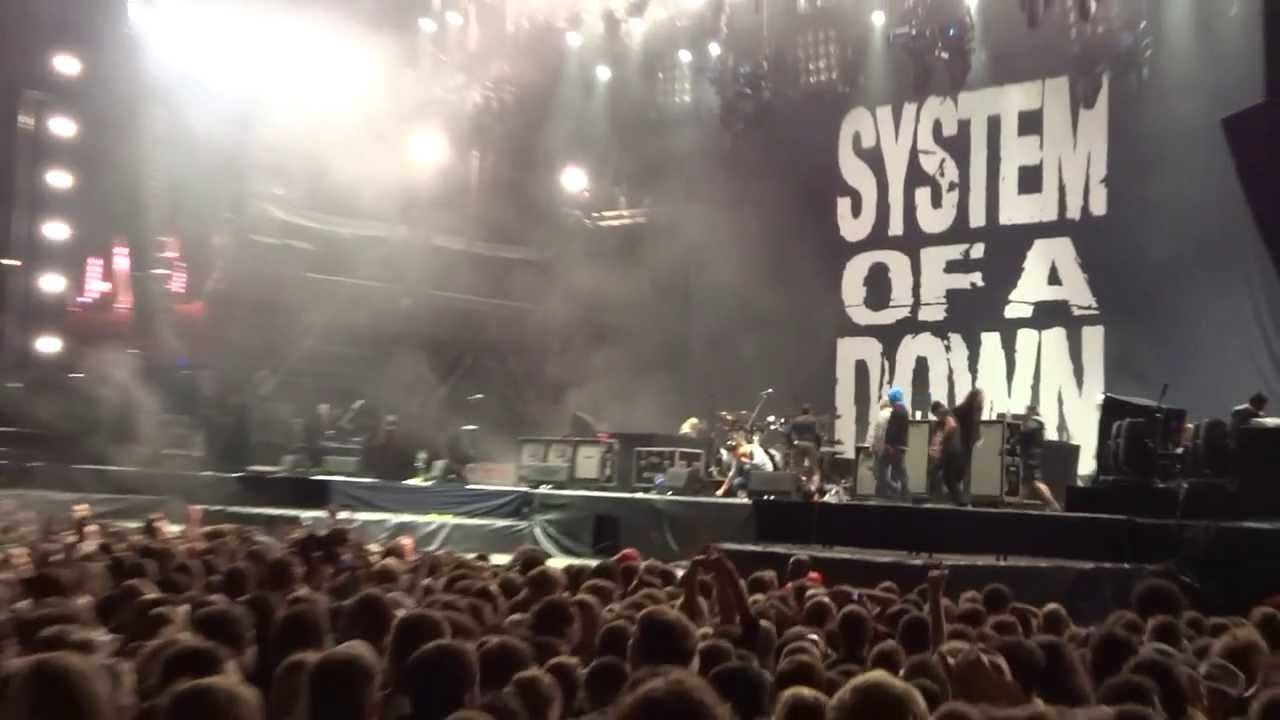Песня будущее ждет. System of a down концерт. Группа System of a down концерт. System of a down концерт 2014. System of a down концерт 2004.