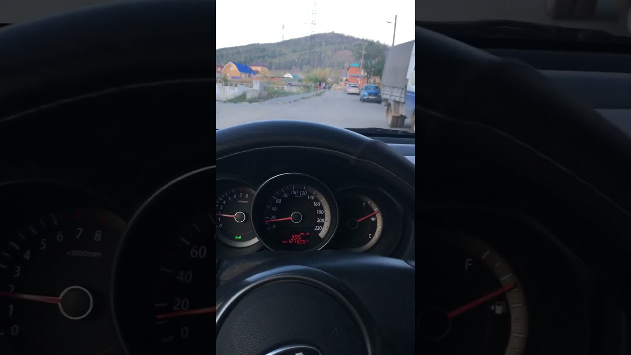 Стук при повороте руля на месте киа церато 3