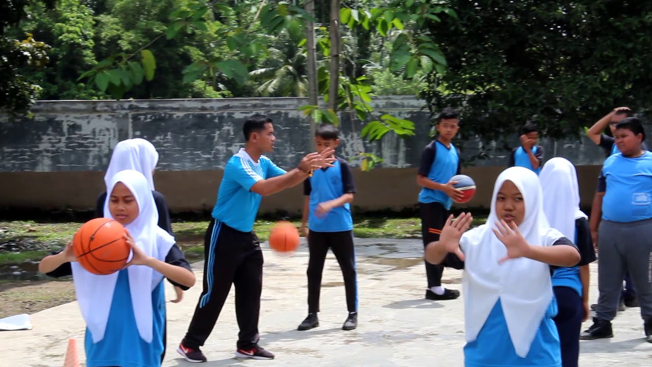 Pelajaran Olahraga Bola Basket SMP Negeri 12 Binjai - YouTube