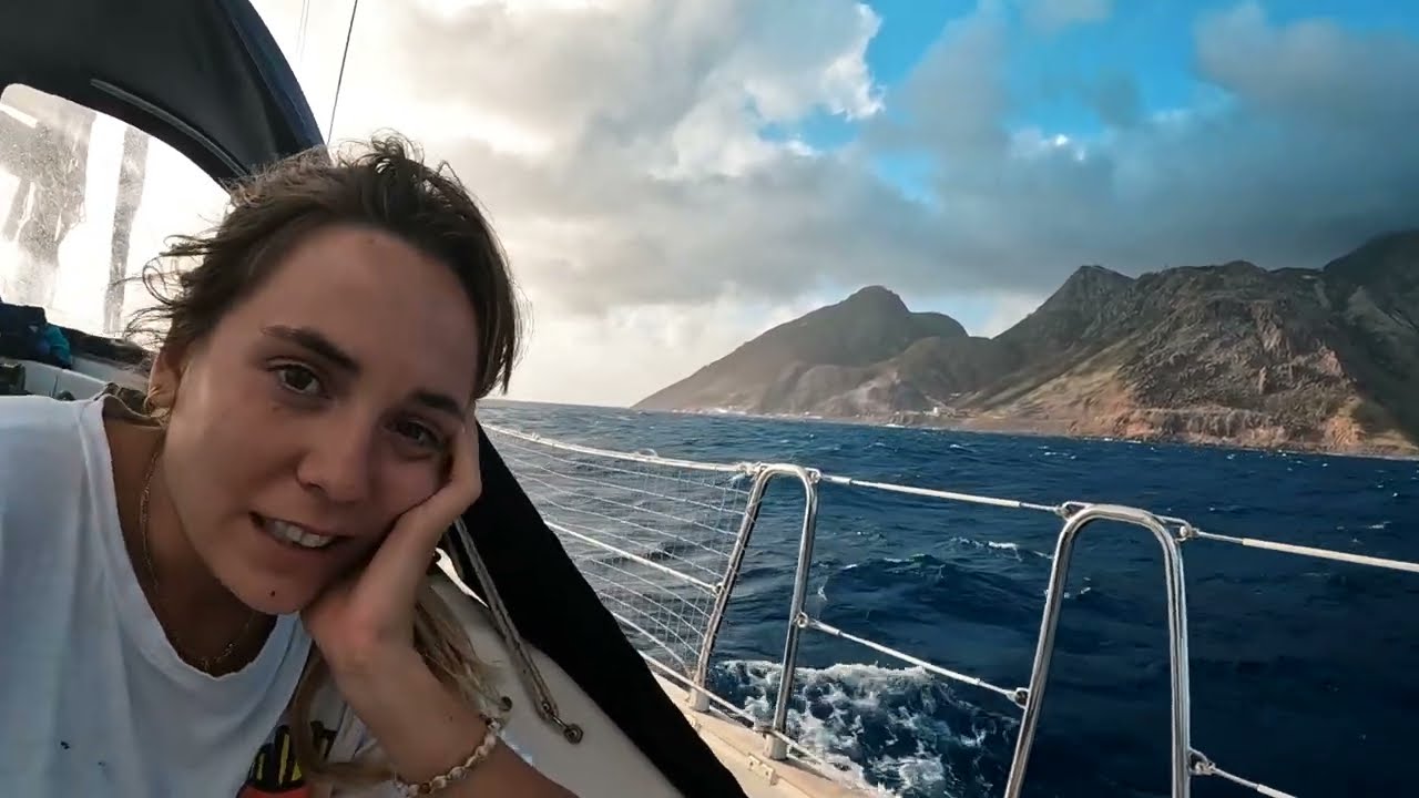 ⁣NAVEGANDO ENTRE VOLCANES ⛵️🌋 Chubascos y +25 nudos rumbo BVI Ep. 30 🌊🌧