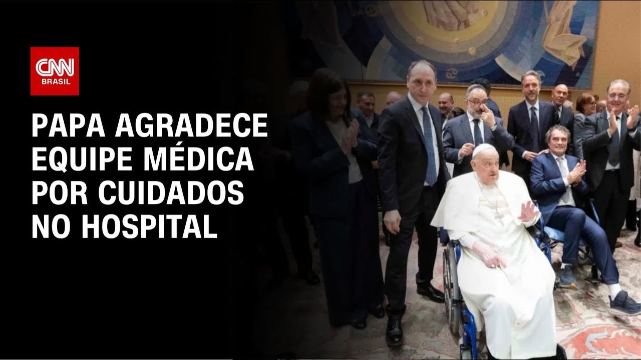 Papa Francisco encontra e agradece médicos que salvaram sua vida | LIVE CNN