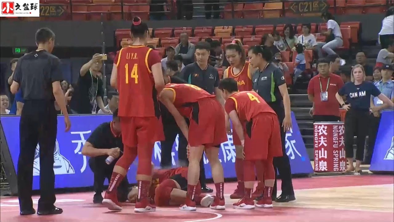 中国女篮连伤两员大将，对手领先9分疯狂庆祝，李梦表示必须赢！