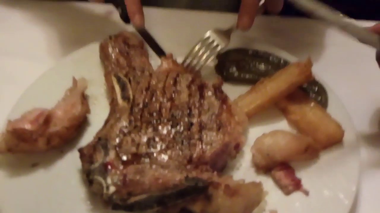 Chuletón en el restaurante Matarraña, La Fresneda, Teruel.