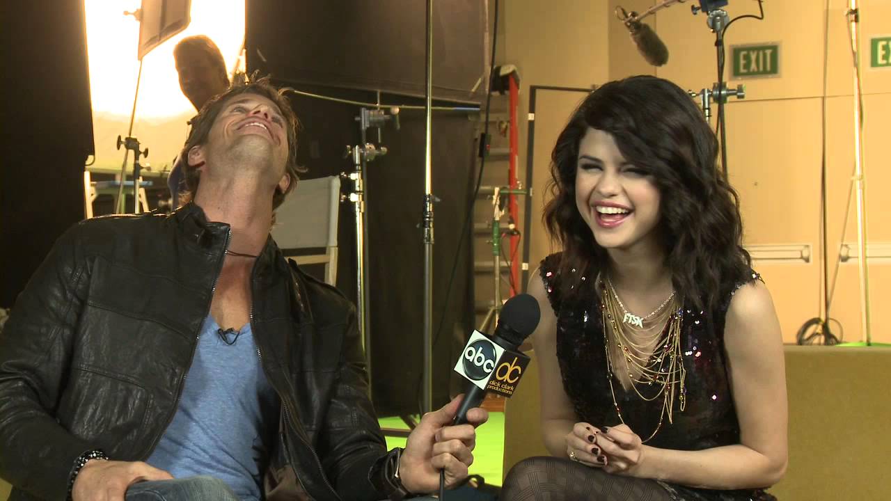 Selena Gomez's New Years Shoutout - NYRE 2010