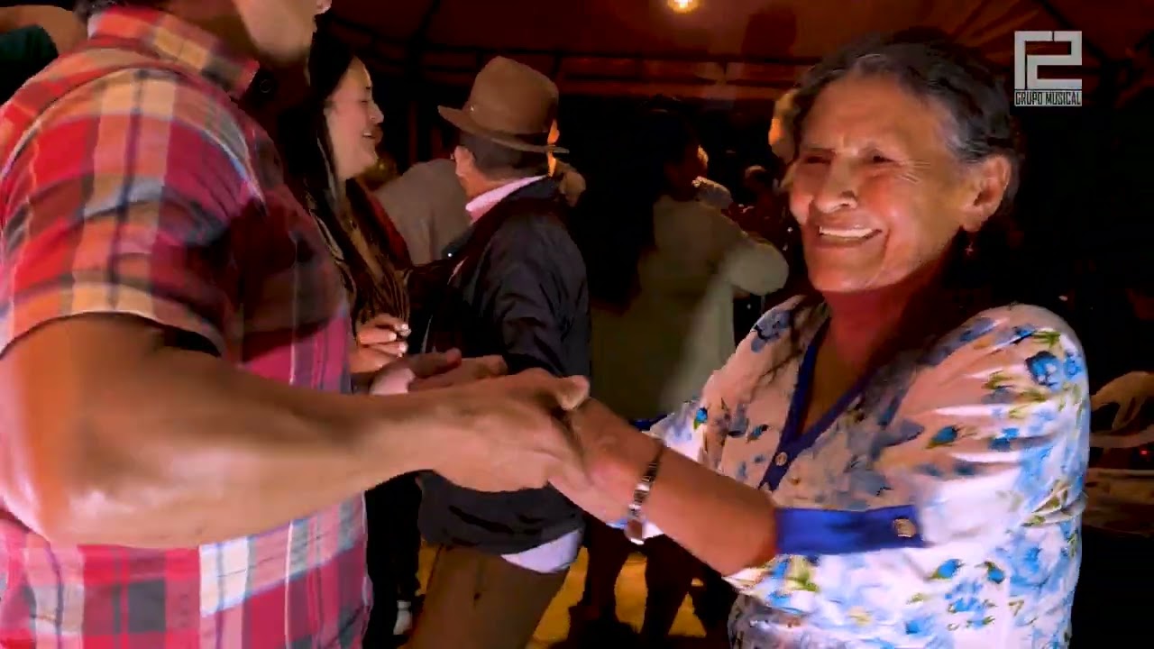 FIESTA FAMILIAR CON MUSICA TRADICIONAL CAMPESINA - GRUPO MUSICAL R2