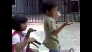 Video clip reffo & metha, versi teddy bear - ingin ku putar,,.3gp