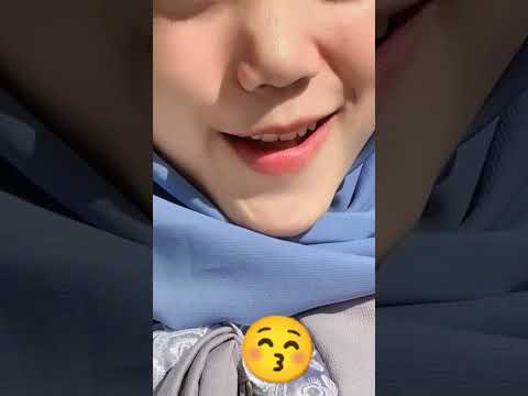 hijab bibir merah bikin nafsu