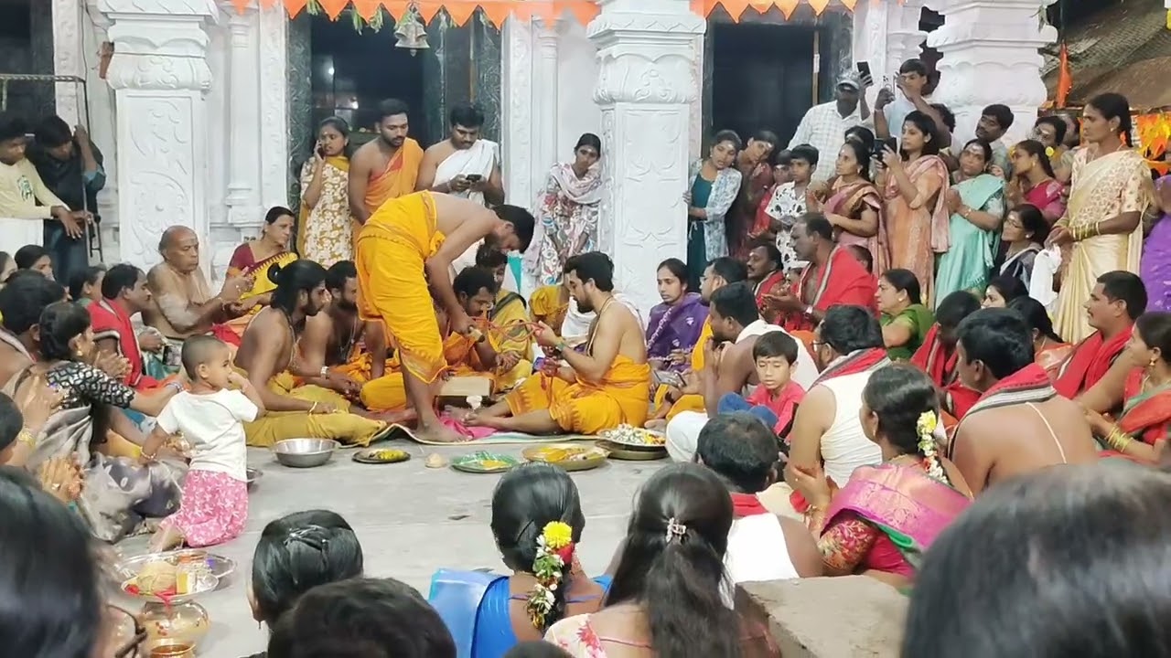 కర్రతో కర్ర రాపిడి చేసి నిప్పు వెలిగించే అద్భుతం చూడండి#shruthiwarangal #vlogs 