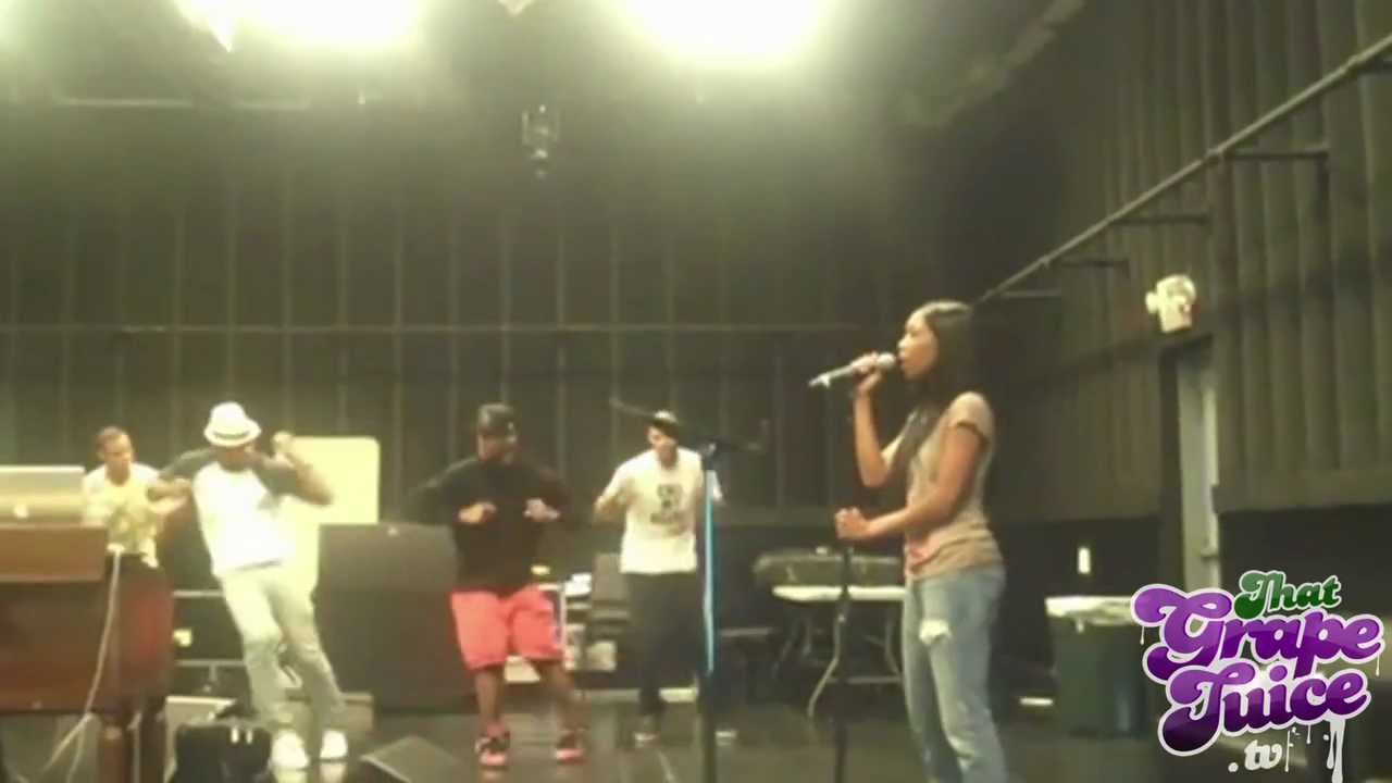 Brandy BET Awards 2012 Rehearsal - Whitney Houston Medley