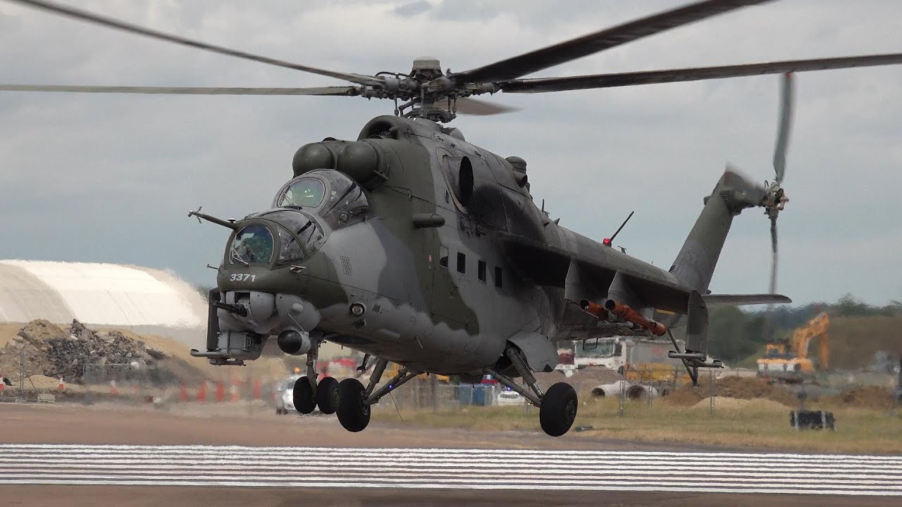 Soviet-era attack helicopters take off & landing at RIAT 2022 🇨🇿