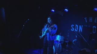 Brooke Bentham - I Need Your Body - Live