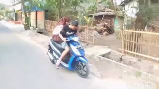 Dadi cah wedok i ojo geleman!!ngertio cah lanang kui berjuang demi koe!