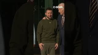 Ukrainian President Volodymyr Zelensky arrives at the White House Resimi