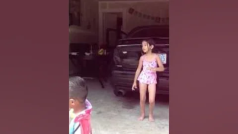 Joselyn bailando