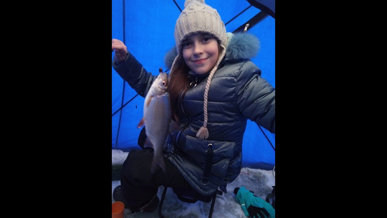 Девчонки на рыбалке сходят с ума - YouTube