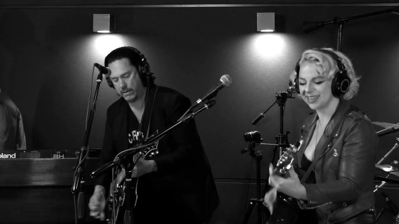 Ver Samantha Fish & Jesse Dayton - Lover On The Side (Live) no YouTube Ver Samantha Fish & Jesse Dayton - Lover On The Side (Live) no YouTube
